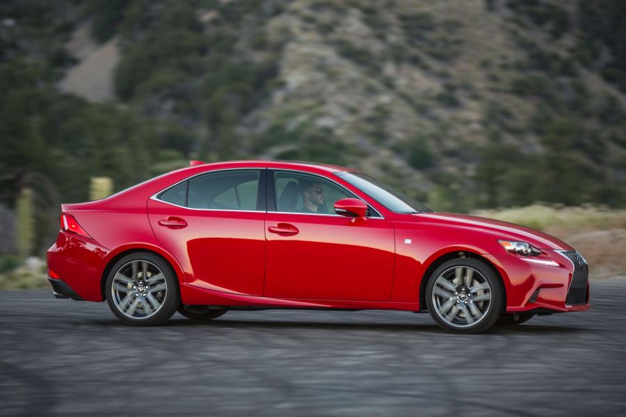  Lexus IS200t F-Sport 2015 года  (фото 32 из 52)